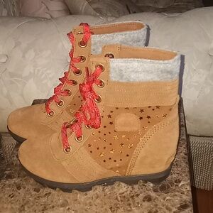 Gorgeous one-of-a-kind Sorrel boots with gold stars